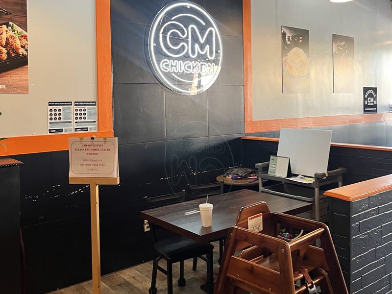 Choong Man Chicken(CM Chicken)충만치킨 - Norcross interior