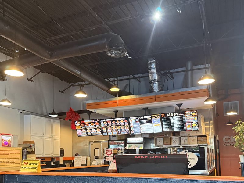 Choong Man Chicken(CM Chicken)충만치킨 - Norcross interior